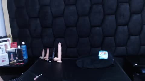 Snapshot of ivy_skinny chatting on 25, 11, 2025 ivy_skinny online show from 25, 11, 2025