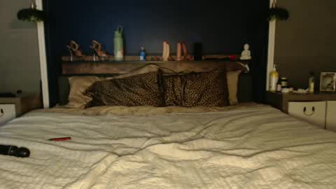 Ivy Dreams online show from 24, 12, 2024