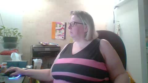 Snapshot of ivyjane3522 chatting on 1, 5, 2026 ivyjane3522 online show from 1, 5, 2026