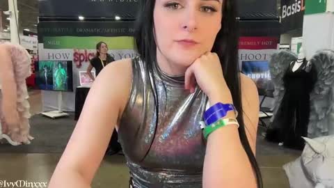 Snapshot of ivyminxxx chatting on 6, 12, 2024 Ivy Minxxx online show from 6, 12, 2024