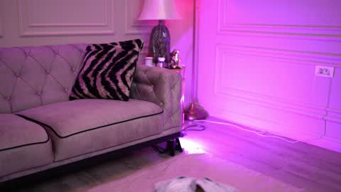 IvyRowa online show from 4, 2, 2025