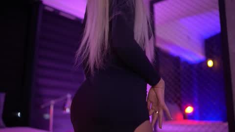 IvyRowa online show from 8, 9, 2025