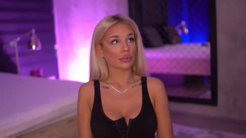 IvyRowa online show from 22, 9, 2025