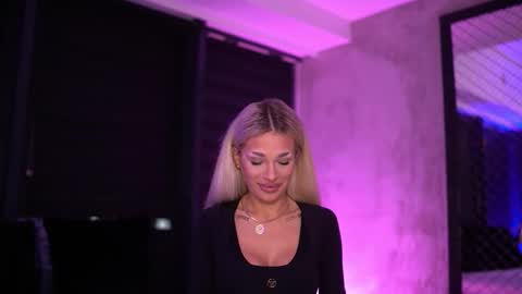 IvyRowa online show from 9, 11, 2025