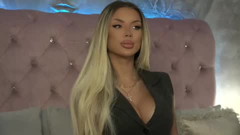 Snapshot of ivyrubens chatting on 23, 10, 2025 Ivy online show from 23, 10, 2025