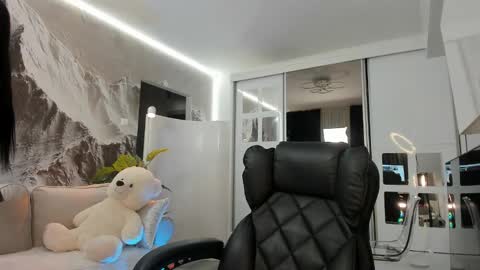 Ivy Belle online show from 10, 2, 2026