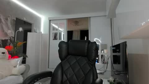 Ivy Belle online show from 14, 2, 2026