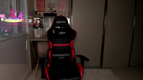 Snapshot of ivyy_scott chatting on 17, 10, 2025 Ivvy online show from 17, 10, 2025