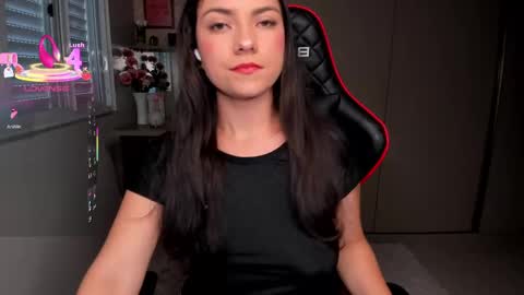 Snapshot of ivyy_scott chatting on 19, 10, 2025 Ivvy online show from 19, 10, 2025