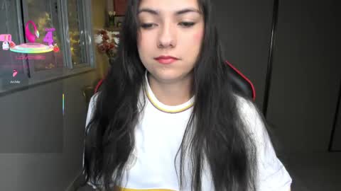 Snapshot of ivyy_scott chatting on 18, 11, 2025 Ivvy online show from 18, 11, 2025