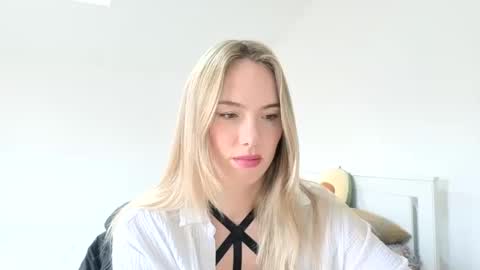 Snapshot of ivyyy1995 chatting on 20, 11, 2025 ivyyy1995 online show from 20, 11, 2025