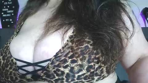 Snapshot of iwazsoaking1 chatting on 18, 11, 2025 Gwen LaCourt online show from 18, 11, 2025