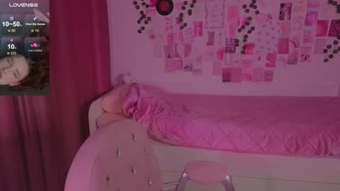 Snapshot of iwi_wi_wi chatting on 4, 11, 2025 Daisy online show from 4, 11, 2025