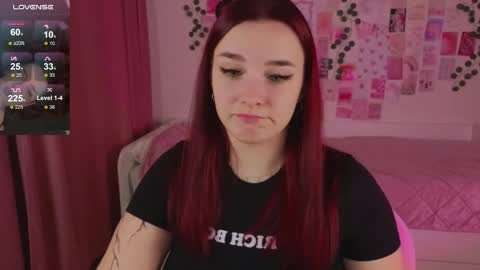 Snapshot of iwi_wi_wi chatting on 19, 11, 2025 Daisy online show from 19, 11, 2025