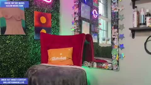 Snapshot of iwillbeyourmuse chatting on 18, 6, 2026 Muse hethey online show from 18, 6, 2026
