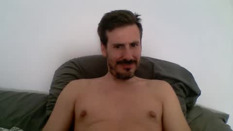 Snapshot of iyoperro chatting on 6, 10, 2025 Casandro online show from 6, 10, 2025