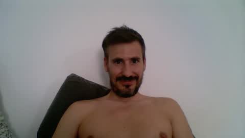 Snapshot of iyoperro chatting on 12, 10, 2025 Casandro online show from 12, 10, 2025