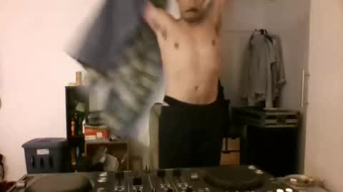 Snapshot of iyoperro chatting on 28, 10, 2025 Casandro online show from 28, 10, 2025