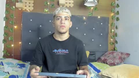 Snapshot of izaak_taylor7 chatting on 6, 1, 2025 izaack online show from 6, 1, 2025