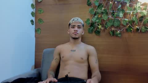 Snapshot of izaak_taylor7 chatting on 27, 1, 2025 izaack online show from 27, 1, 2025