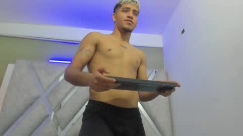 Snapshot of izaak_taylor7 chatting on 8, 2, 2025 izaack online show from 8, 2, 2025