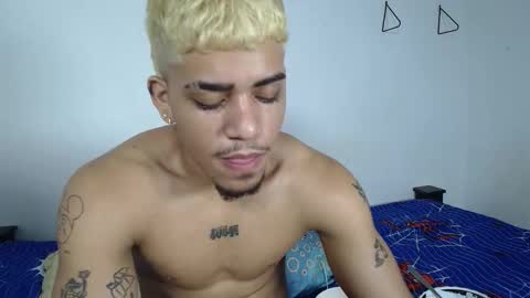 Snapshot of izaak_taylor7 chatting on 5, 10, 2025 izaack online show from 5, 10, 2025