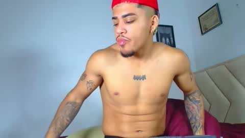 Snapshot of izaak_taylor7 chatting on 15, 11, 2025 izaack online show from 15, 11, 2025