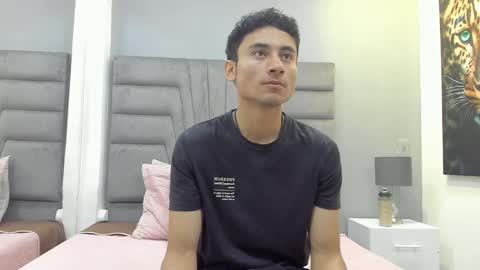 Snapshot of izato chatting on 4, 3, 2025 izato online show from 4, 3, 2025