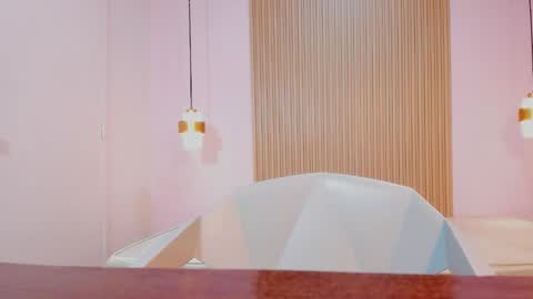 izelevans online show from 3, 3, 2026