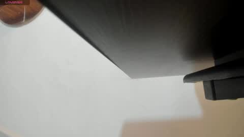 izelevans online show from 10, 4, 2026