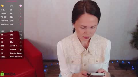 Queen of nylon  Victoria online show from 22, 12, 2025