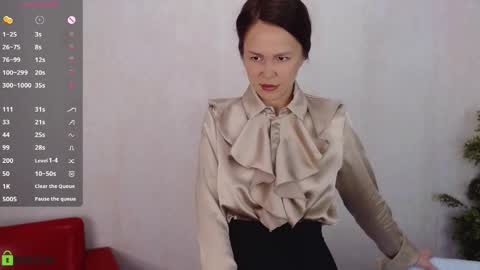 Queen of nylon  Victoria online show from 11, 1, 2026