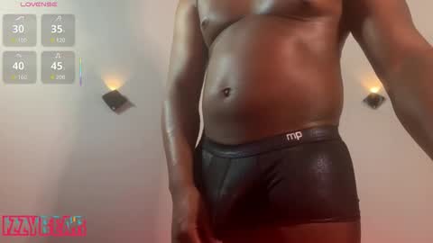 Snapshot of izzybear_ chatting on 15, 12, 2025 IzzyBear online show from 15, 12, 2025