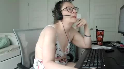 Snapshot of izzynoela chatting on 22, 9, 2025 izzynoela online show from 22, 9, 2025