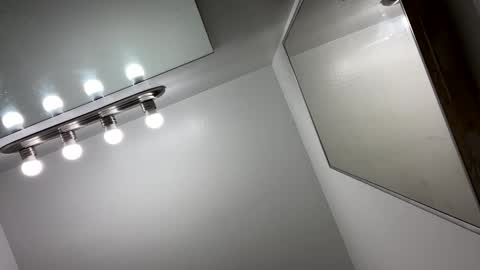 Snapshot of j0nnyk1ng chatting on 12, 9, 2025 Mugen online show from 12, 9, 2025