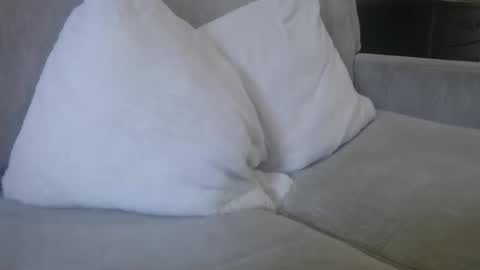 Snapshot of j335129 chatting on 4, 12, 2025 James online show from 4, 12, 2025