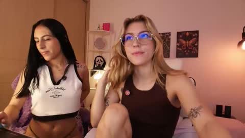 Snapshot of jacky_croft chatting on 3, 11, 2025 Linda Sofia help me get to 100 thumbs up online show from 3, 11, 2025