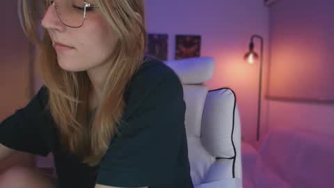 Snapshot of jacky_croft chatting on 23, 11, 2025 Linda Sofia help me get to 100 thumbs up online show from 23, 11, 2025