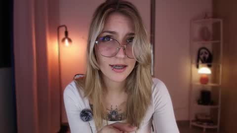 Snapshot of jacky_croft chatting on 30, 11, 2025 Linda Sofia help me get to 100 thumbs up online show from 30, 11, 2025