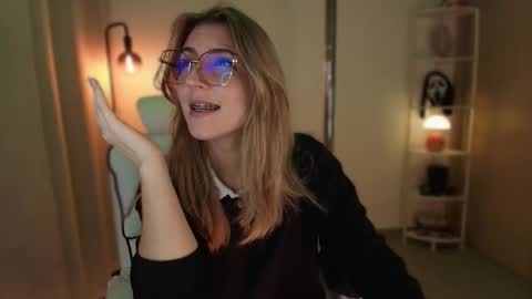 Snapshot of jacky_croft chatting on 1, 12, 2025 Linda Sofia help me get to 100 thumbs up online show from 1, 12, 2025