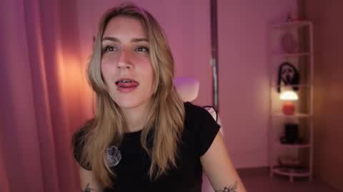 Snapshot of jacky_croft chatting on 3, 12, 2025 Linda Sofia help me get to 100 thumbs up online show from 3, 12, 2025