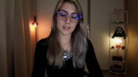 Linda Sofia help me get to 100 thumbs up online show from 5, 4, 2026