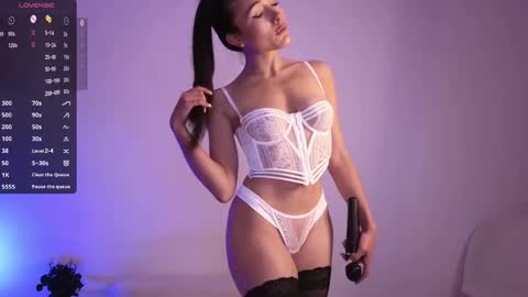 Jade Paris online show from 2, 11, 2025