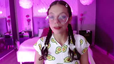 Snapshot of jade_storm_ chatting on 4, 10, 2025 JADE online show from 4, 10, 2025