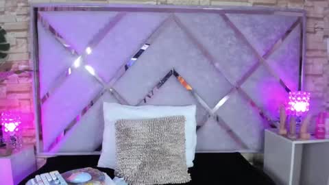 jade white  online show from 10, 9, 2025