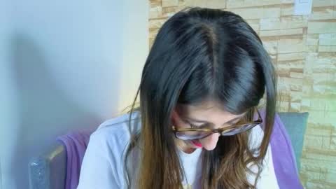 jade white  online show from 27, 3, 2026