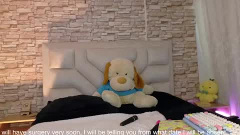jade white  online show from 14, 5, 2026