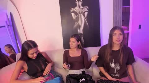 Snapshot of jade_ws chatting on 11, 11, 2025 Jade online show from 11, 11, 2025