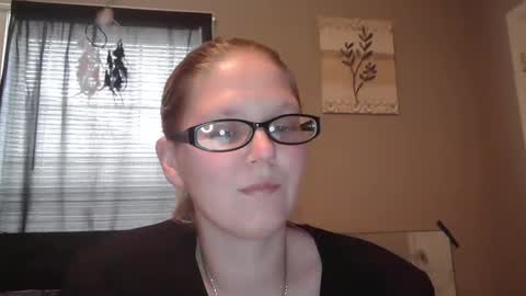 JadeLuv online show from 1, 2, 2025