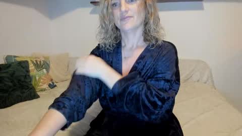 Snapshot of jadore_able82 chatting on 23, 2, 2025 elena online show from 23, 2, 2025